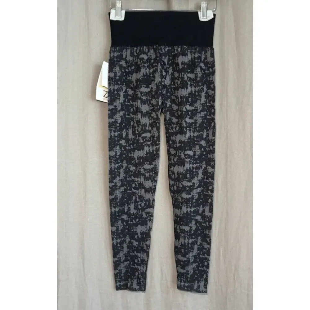 ZELLA NWT Women’s two piece Set Long Sleeve Top And leggings Black and grey